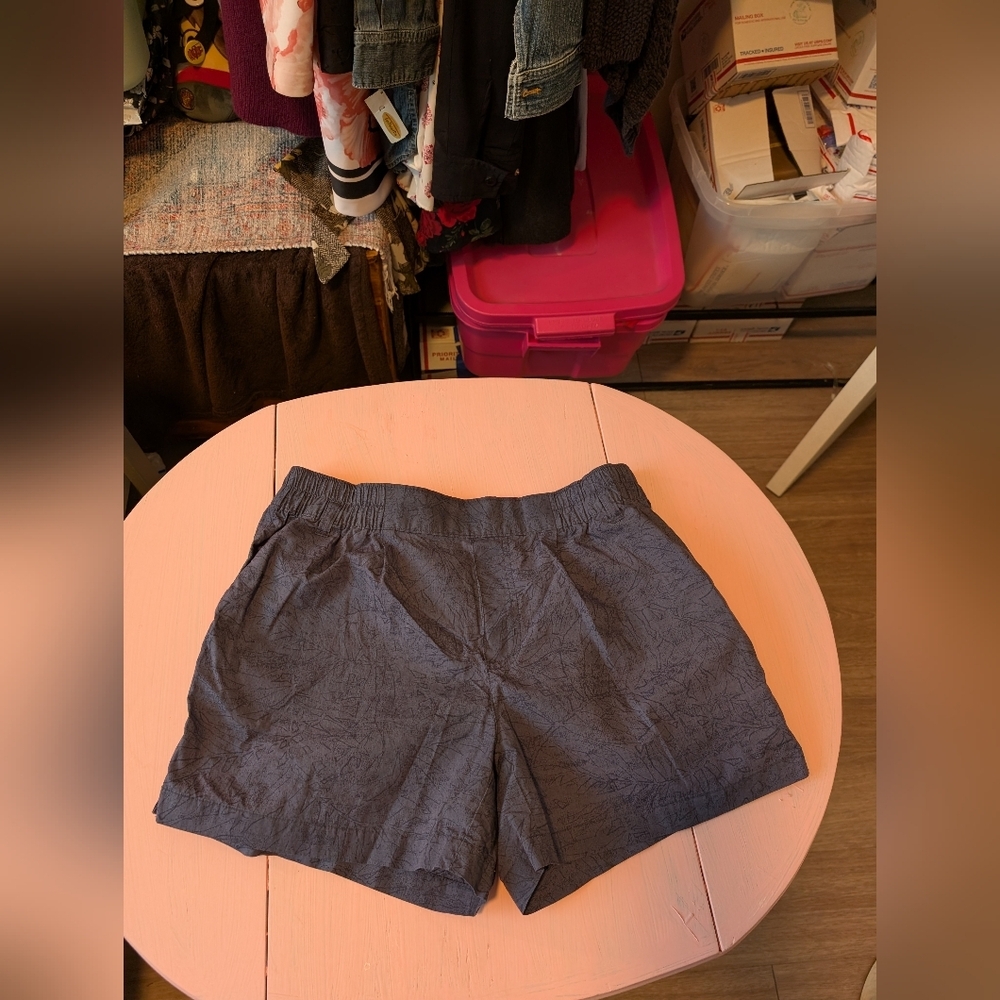 Columbia Navy Blue Textured Shorts Size Medium
